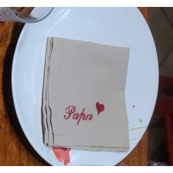 Serviette de table brodée